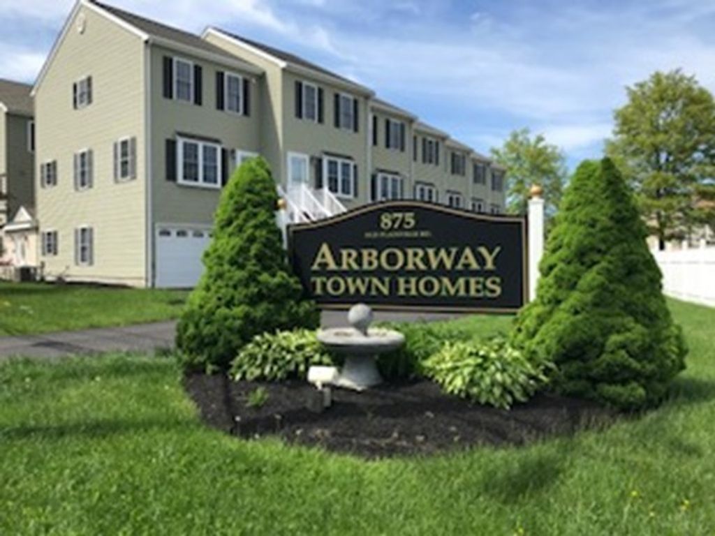 875 Old Plainville Rd E, New Bedford, MA 02745