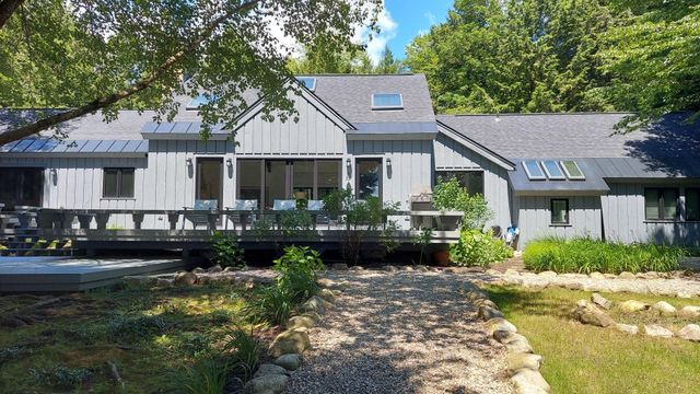 111 Hughes Lane, Jamaica, VT 05343