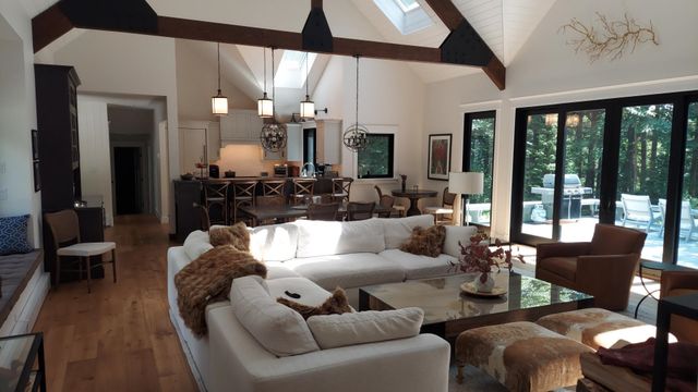 111 Hughes Lane, Jamaica, VT 05343
