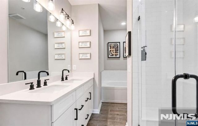 78 Leahy Drive 4909, Wood Ridge, NJ 07075