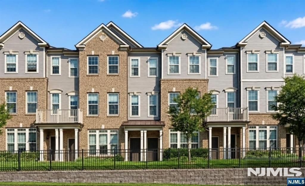 78 Leahy Drive 4909, Wood Ridge, NJ 07075