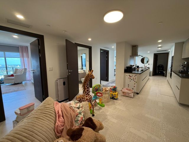 1000 Brickell Plaza 4506, Miami, FL 33131