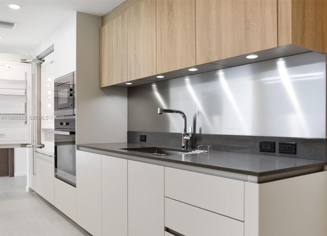 1000 Brickell Plaza 4506, Miami, FL 33131