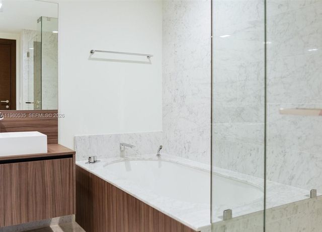 1000 Brickell Plaza 4506, Miami, FL 33131