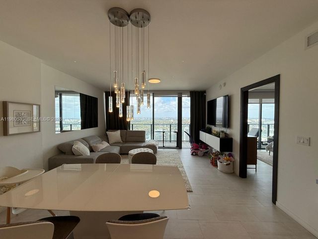 1000 Brickell Plaza 4506, Miami, FL 33131