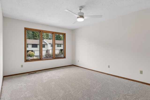 2002 Mesabi Avenue E, Maplewood, MN 55109