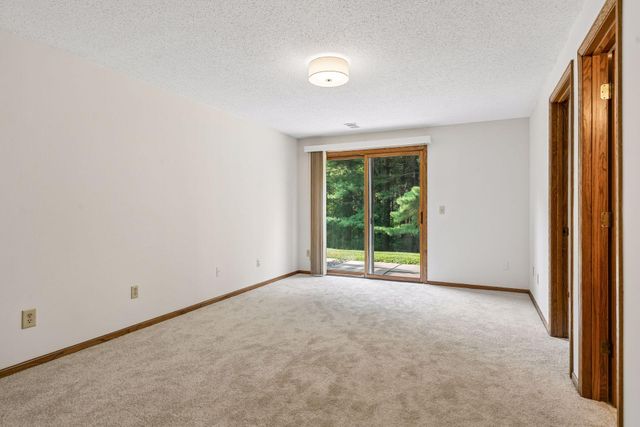 2002 Mesabi Avenue E, Maplewood, MN 55109