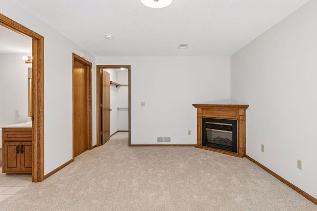 2002 Mesabi Avenue E, Maplewood, MN 55109