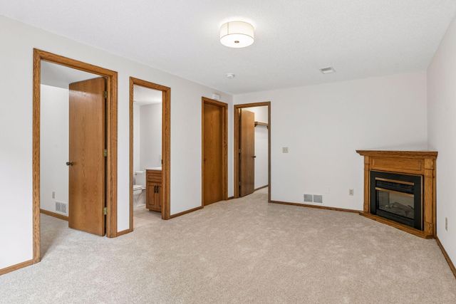 2002 Mesabi Avenue E, Maplewood, MN 55109