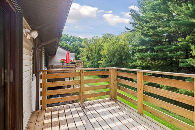 2002 Mesabi Avenue E, Maplewood, MN 55109