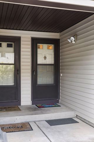 2002 Mesabi Avenue E, Maplewood, MN 55109