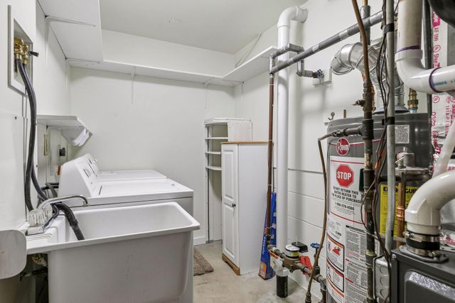 2002 Mesabi Avenue E, Maplewood, MN 55109