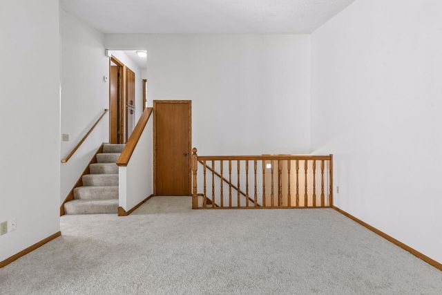 2002 Mesabi Avenue E, Maplewood, MN 55109