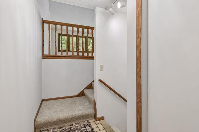 2002 Mesabi Avenue E, Maplewood, MN 55109