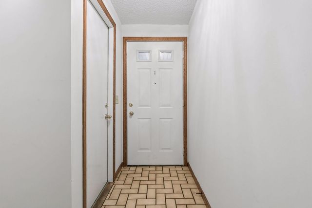 2002 Mesabi Avenue E, Maplewood, MN 55109