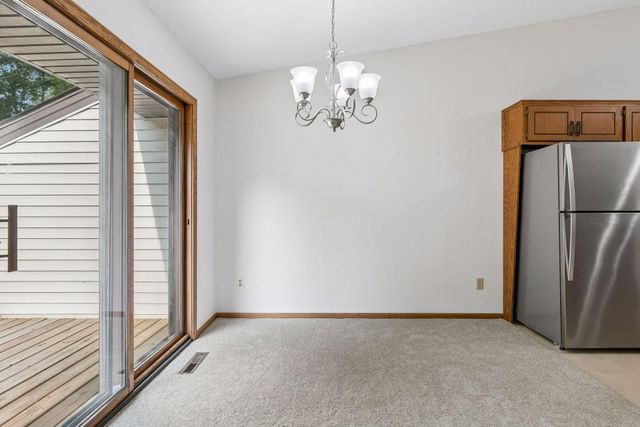 2002 Mesabi Avenue E, Maplewood, MN 55109