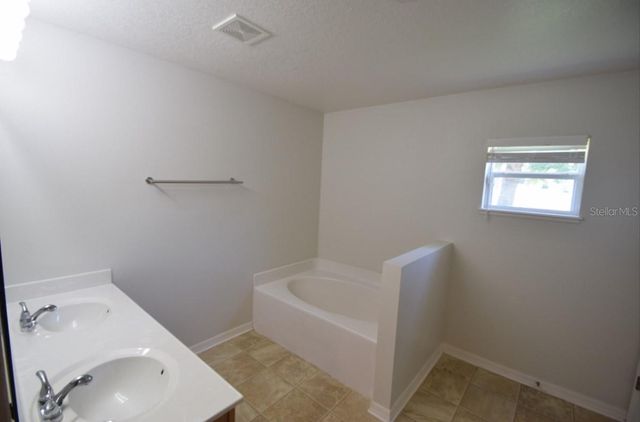 241 PINE SHADOW LANE, Auburndale, FL 33823