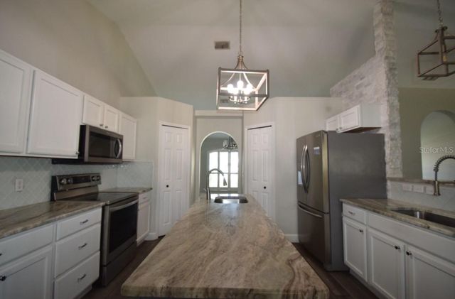 241 PINE SHADOW LANE, Auburndale, FL 33823