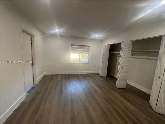 11227 SW 88th St 205D, Miami, FL 33176