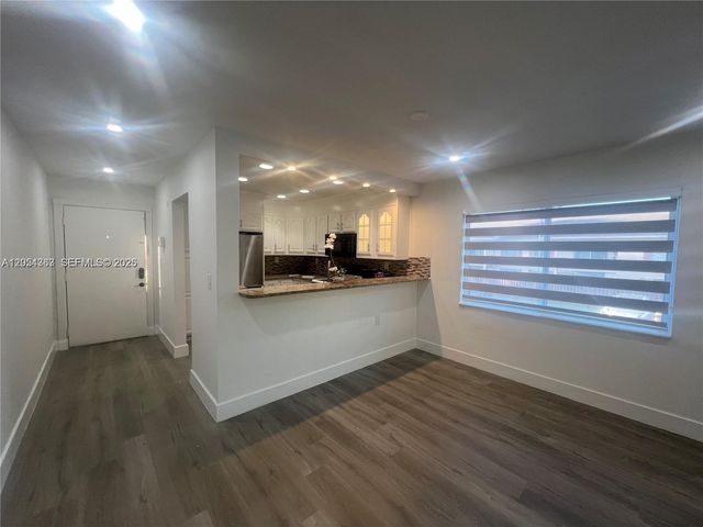 11227 SW 88th St 205D, Miami, FL 33176