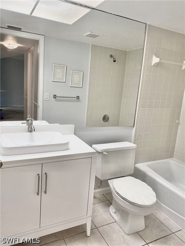 4955 Pepper CIR B-204, Naples, FL 34113