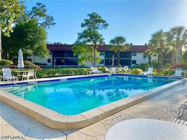 4955 Pepper CIR B-204, Naples, FL 34113