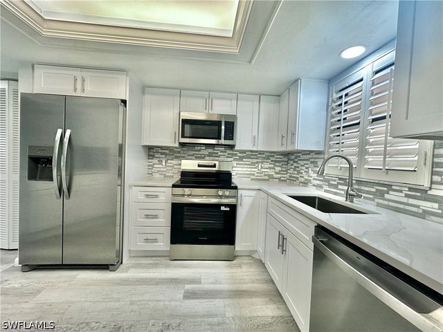 4955 Pepper CIR B-204, Naples, FL 34113
