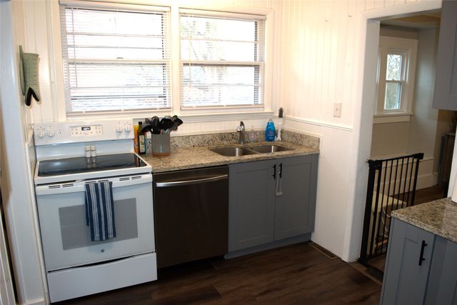 2736 Mondamin Avenue, Des Moines, IA 50310