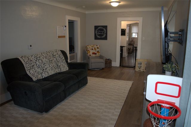 2736 Mondamin Avenue, Des Moines, IA 50310