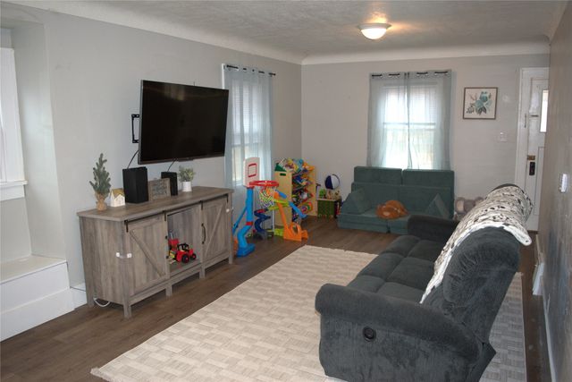 2736 Mondamin Avenue, Des Moines, IA 50310