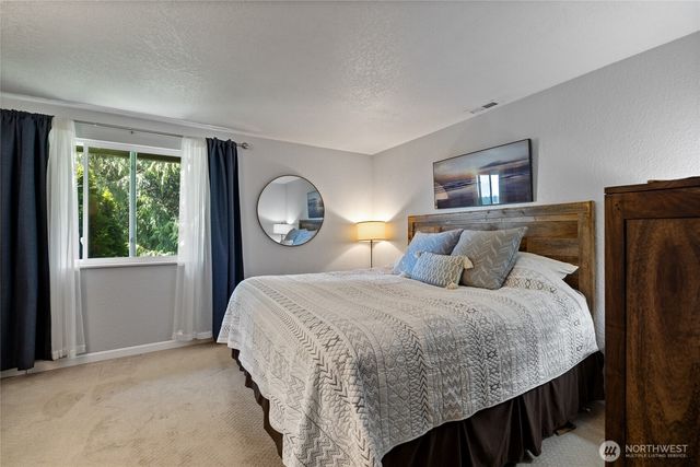 1015 Sequalish Street, Steilacoom, WA 98388