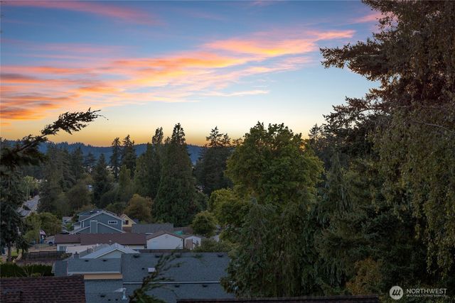 1015 Sequalish Street, Steilacoom, WA 98388