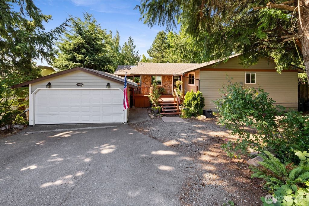 1015 Sequalish Street, Steilacoom, WA 98388
