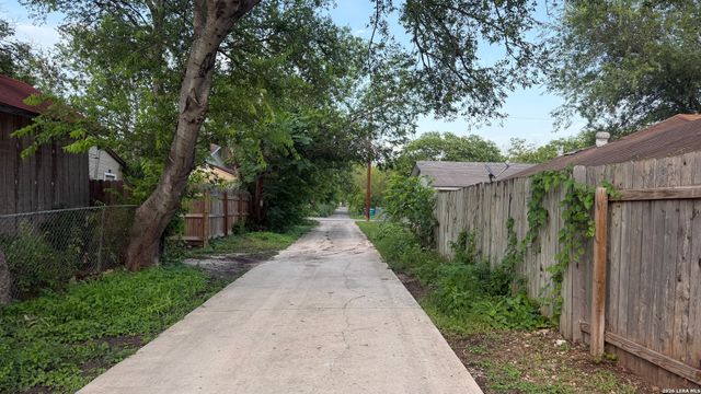 3011 W Cesar E Chavez, San Antonio, TX 78207