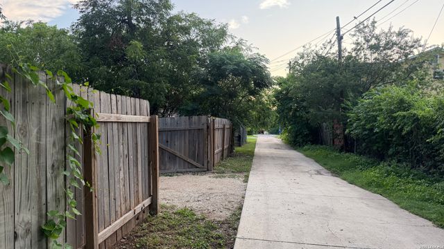 3011 W Cesar E Chavez, San Antonio, TX 78207