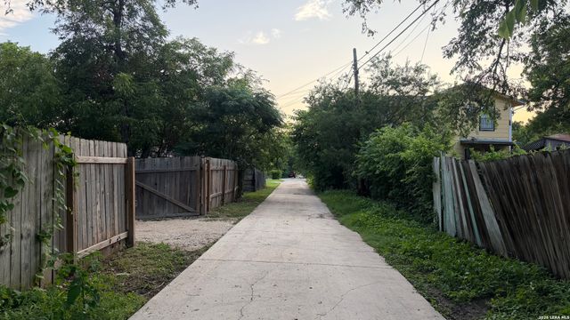 3011 W Cesar E Chavez, San Antonio, TX 78207