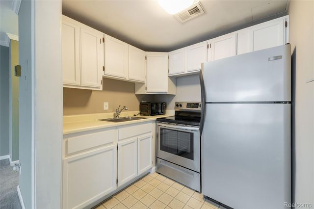 20 Chestnut Street 608, Wyandotte, MI 48192