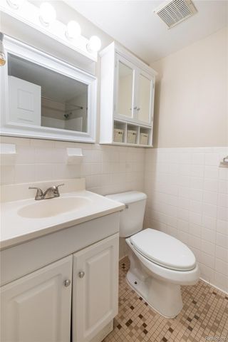 20 Chestnut Street 608, Wyandotte, MI 48192