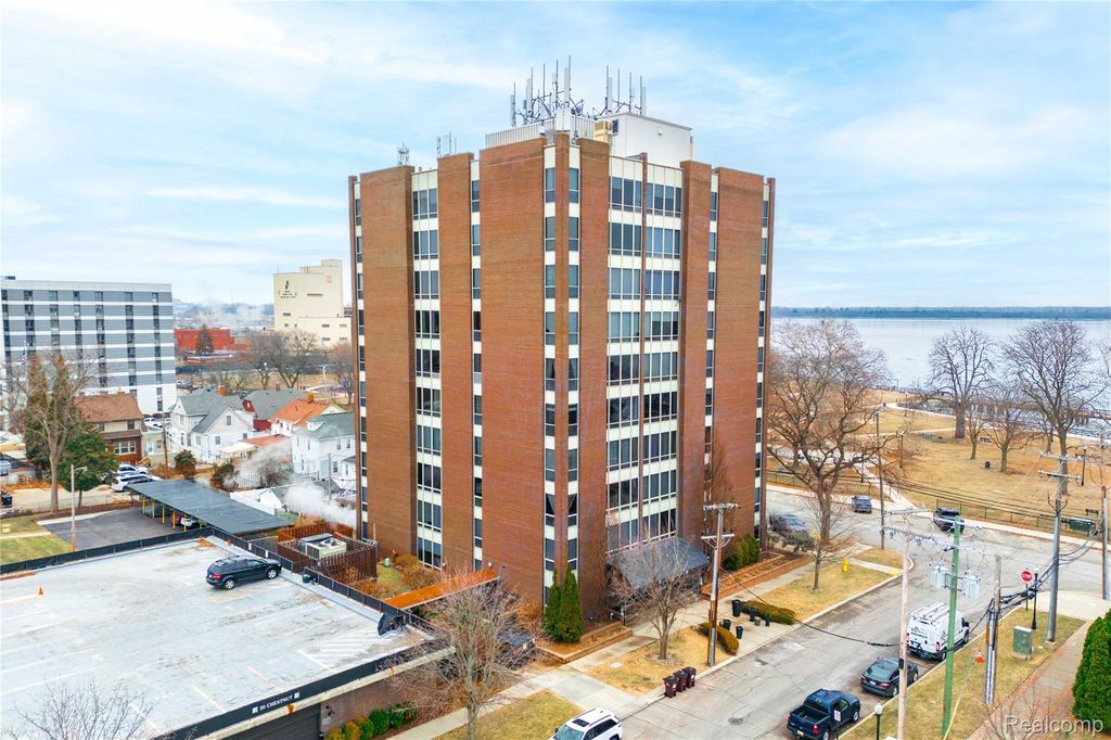 20 Chestnut Street 608, Wyandotte, MI 48192
