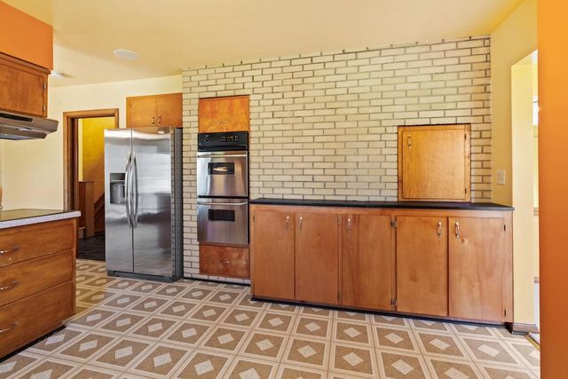 W154N8067 Elm LANE, Menomonee Falls, WI 53051