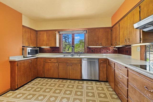 W154N8067 Elm LANE, Menomonee Falls, WI 53051
