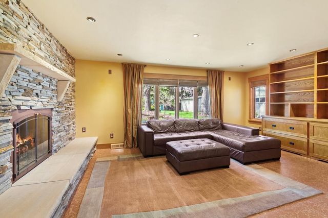 W154N8067 Elm LANE, Menomonee Falls, WI 53051