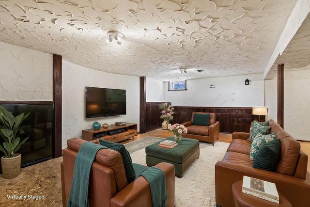 W154N8067 Elm LANE, Menomonee Falls, WI 53051