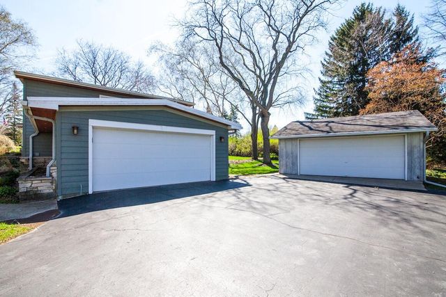 W154N8067 Elm LANE, Menomonee Falls, WI 53051