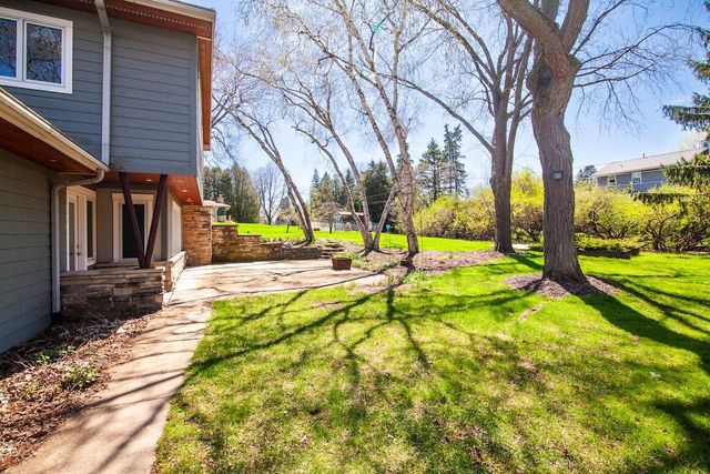 W154N8067 Elm LANE, Menomonee Falls, WI 53051