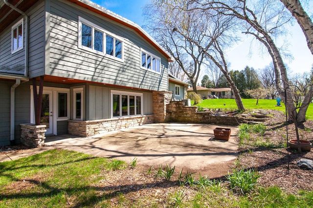W154N8067 Elm LANE, Menomonee Falls, WI 53051
