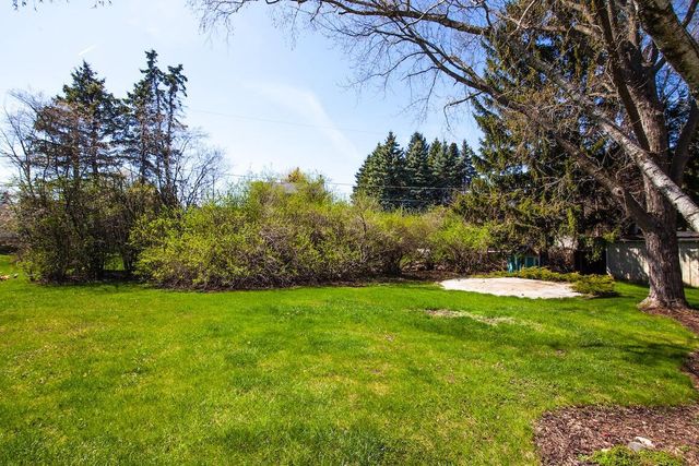 W154N8067 Elm LANE, Menomonee Falls, WI 53051