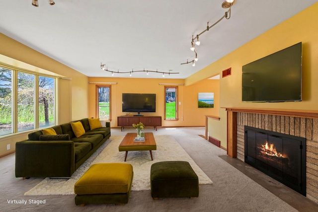 W154N8067 Elm LANE, Menomonee Falls, WI 53051