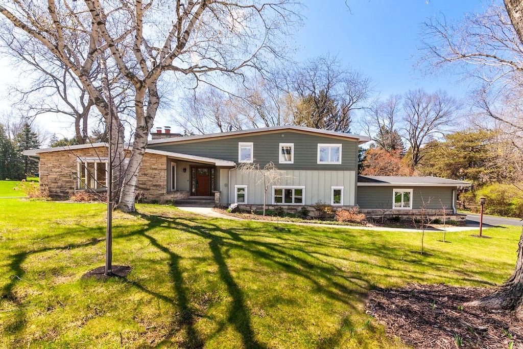 W154N8067 Elm LANE, Menomonee Falls, WI 53051