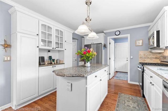 7805 Partridge Hill Drive, Hamburg Township, MI 48116